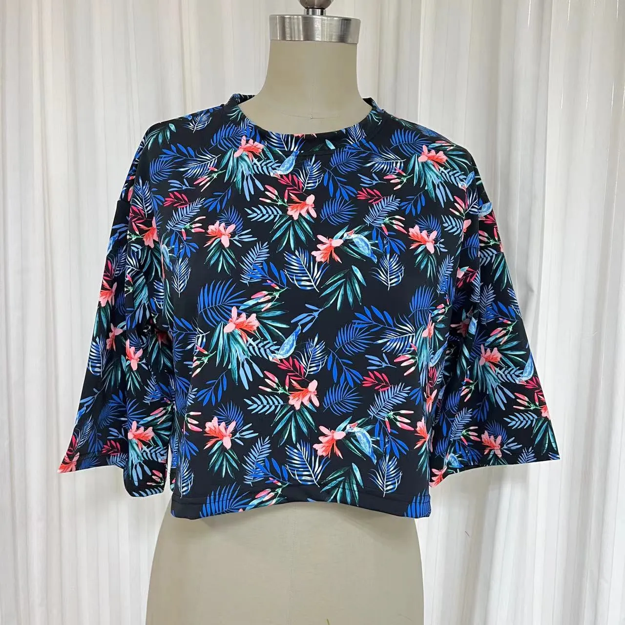 Swimsuit - Cropped Tshirt TS2001S -Bkleaves